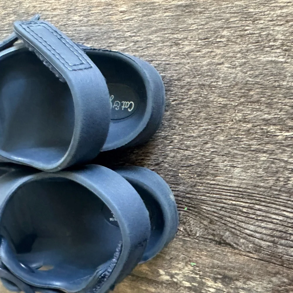 Cat‎ & Jack Ade Footbed Sandals play pool shoes boys 10
